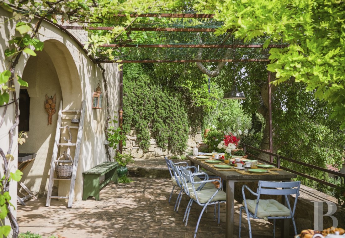 An old olive grove farmhouse restored to its former glory, overlooking the countryside in the Val d'Orcia in Tuscany - photo  n°5
